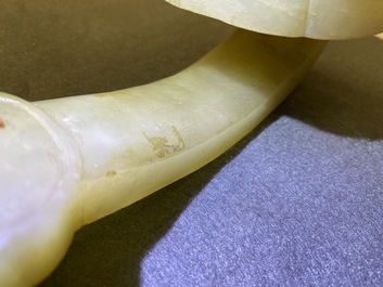 Un sceptre 'ruyi' en pierre dure incrust&eacute;e, Chine, 19&egrave;me/20&egrave;me